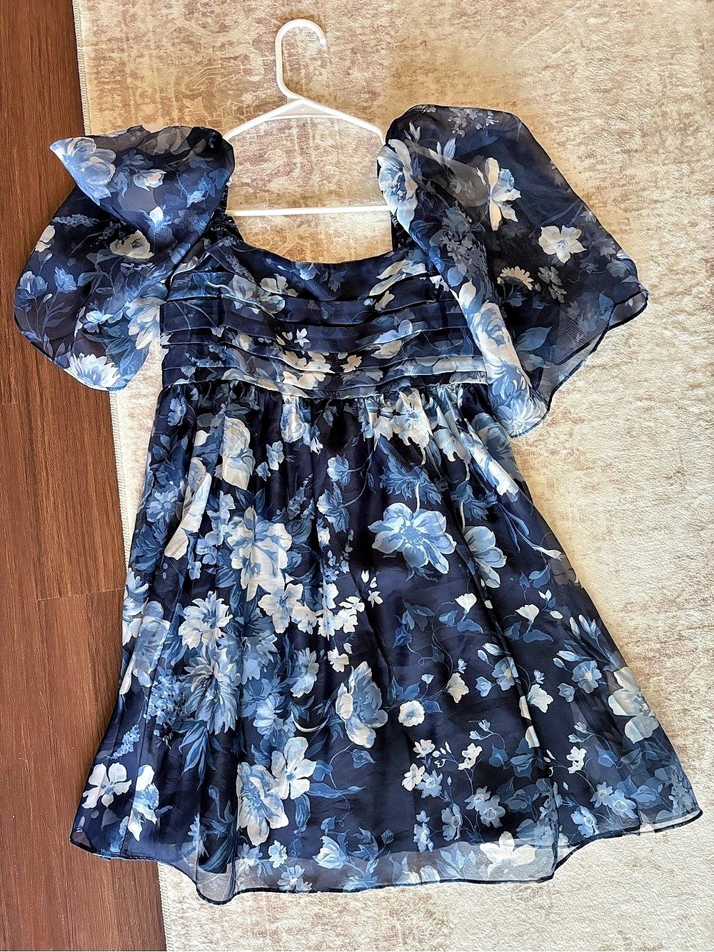 Abercrombie & Fitch Floral Mini Dress in Blue & Black Size Medium Like New